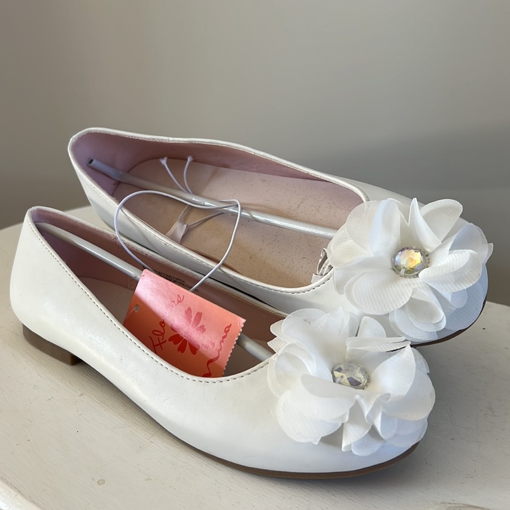 Flower by Nina  NWT “Muriel” White Formal Dress Shoes Size 4 - Picture 5 of 11